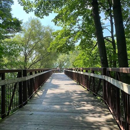 Beautiful Walk Out Basement Apartment In Pickering Near Beach Zewnętrze zdjęcie
