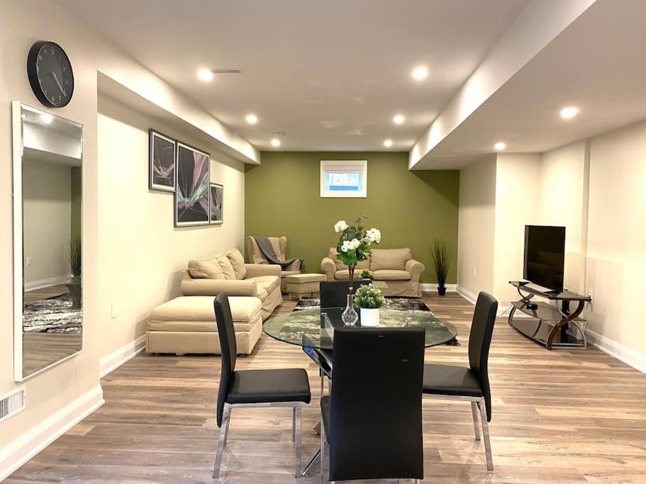 Beautiful Walk Out Basement Apartment In Pickering Near Beach Zewnętrze zdjęcie