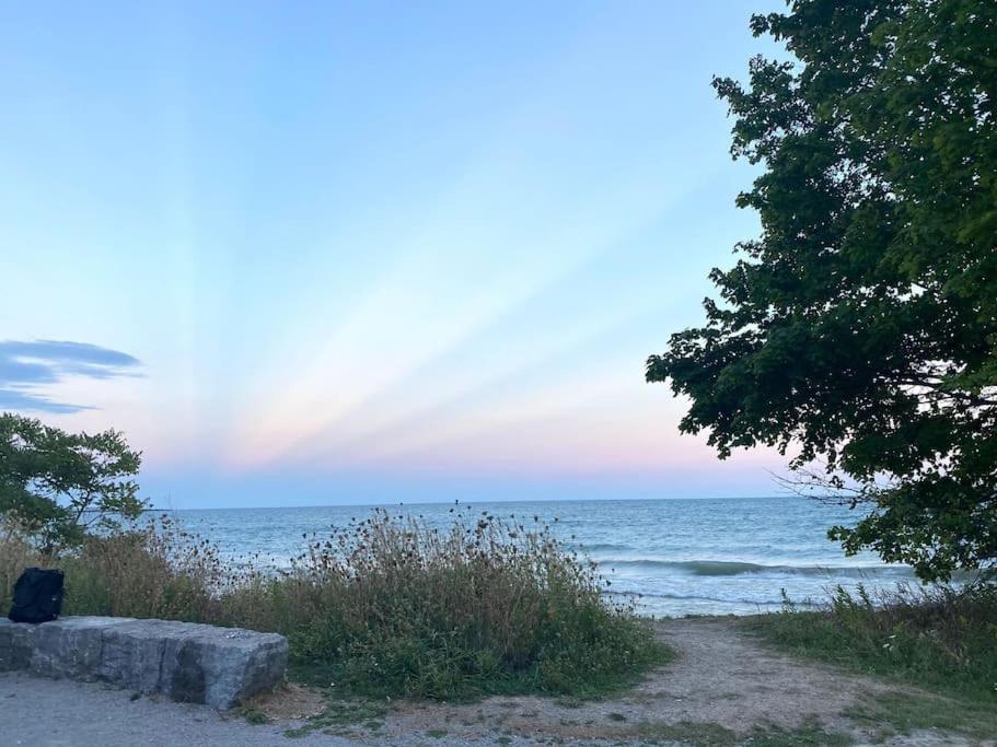 Beautiful Walk Out Basement Apartment In Pickering Near Beach Zewnętrze zdjęcie