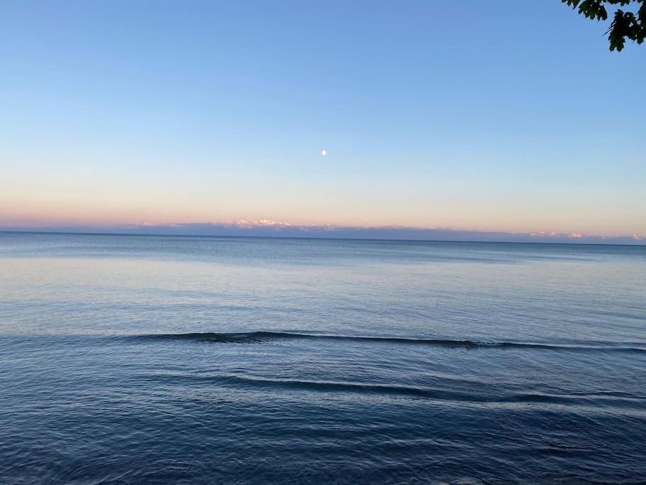Beautiful Walk Out Basement Apartment In Pickering Near Beach Zewnętrze zdjęcie